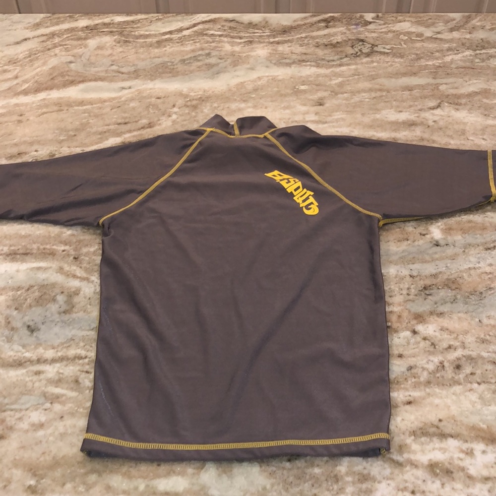 B split rash guard - Picture 4 of 4